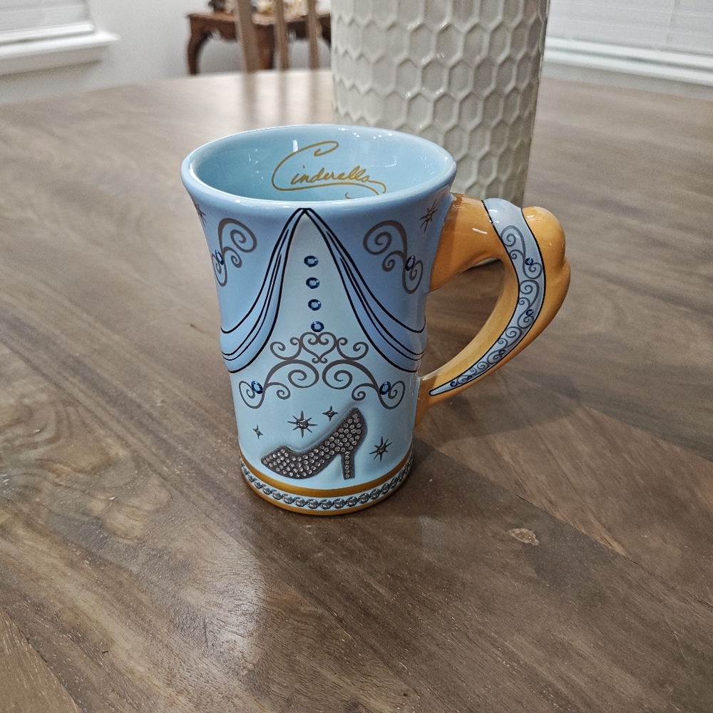 Disney Parks Authentic Cinderella Rhinestone Slipper Ceramic Coffee Mug Cup EUC